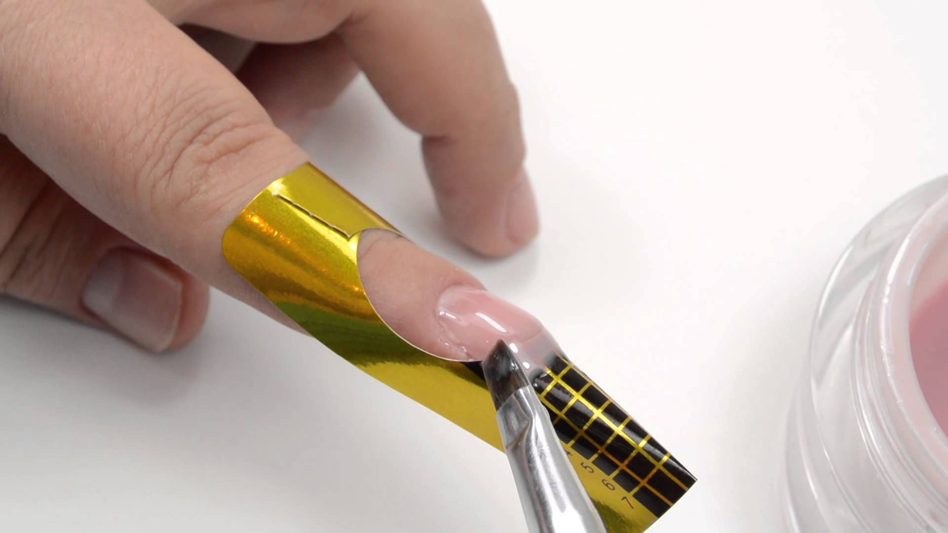 Как работать с гелем для ногтей